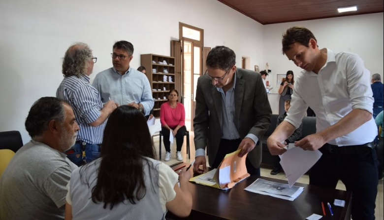 Doce familias de Vieytes firmaron las escrituras de sus viviendas