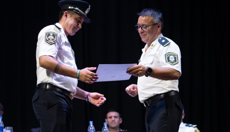 El Día de la Policía Bonaerense se conmemoró en el Teatro Español con un sentido acto