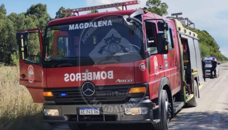 Bomberos Voluntarios asistieron en un vuelco vehicular a la altura de la Escuela N°27