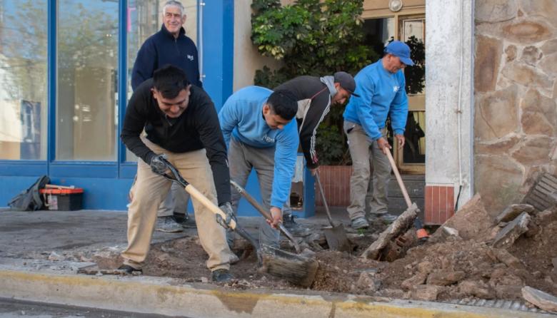 Comenzó la ampliación de veredas en el Nuevo Centro Comercial Brenan