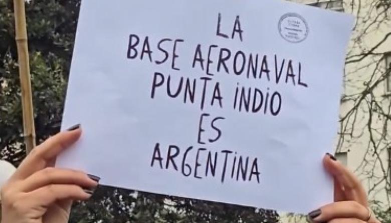 Más de 400 vecinos de Punta Indio se movilizaron en defensa de la Base Aeronaval