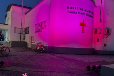 El Hospital 'Santa María Magdalena' se sumó a la lucha contra el cáncer de mama con charlas y actividades artísticas