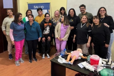 Capacitación en emergencias pediátricas para el personal de salud local